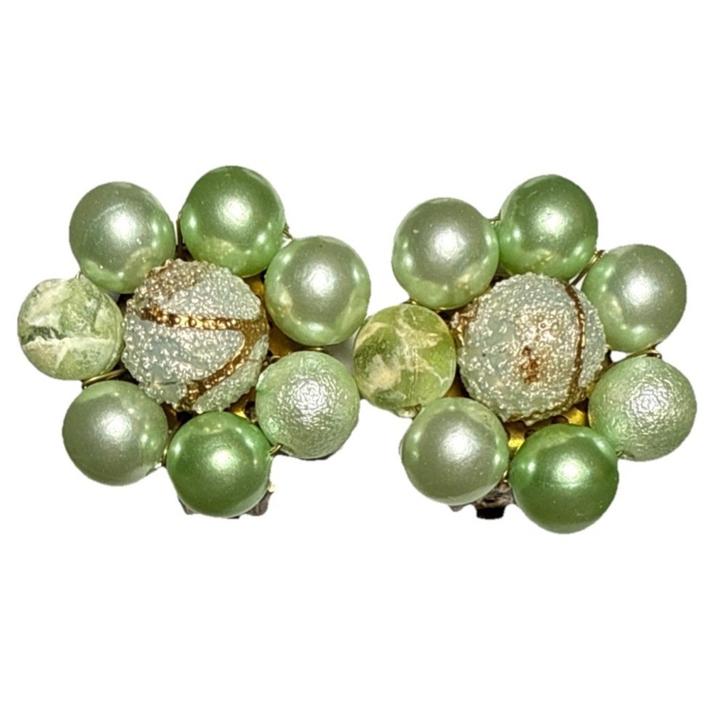 Vintage Clip On Green Bead Cluster‎ Earrings J17-7